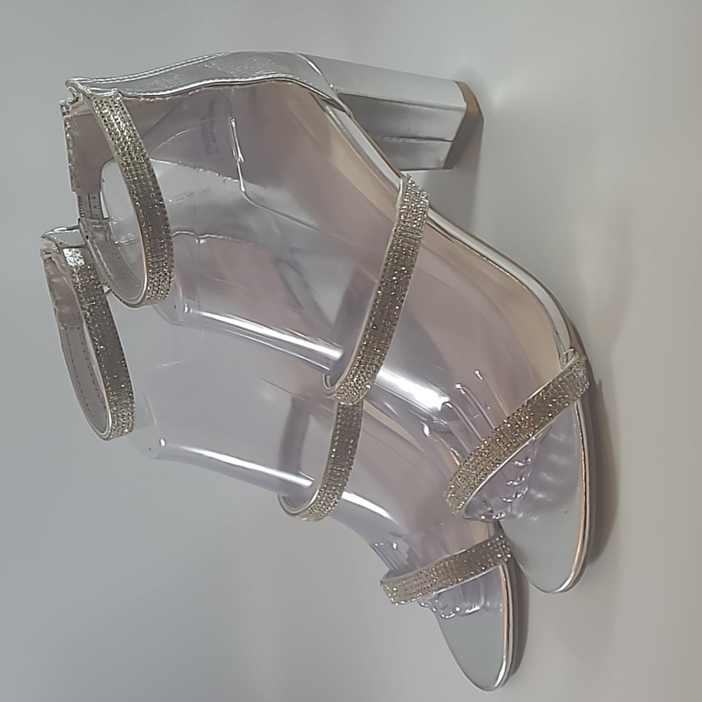 David’s Bridal silver heels size 9 striking rhinestone diamond